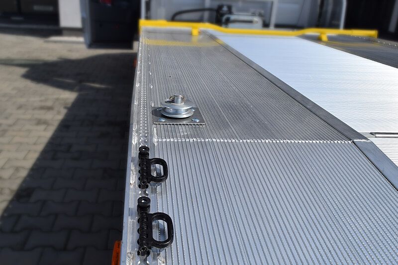 AIRLINE rails for securing the load lengthwise