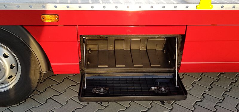Tightly closed side tool boxes